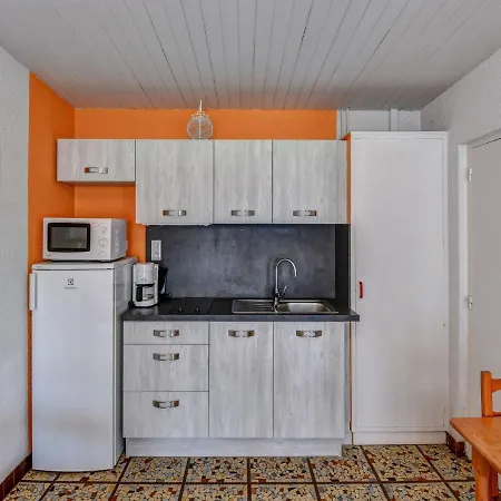 Gite Le Chene Vert In A Holiday Park With Pool Tatil Evi Saint-Savinien