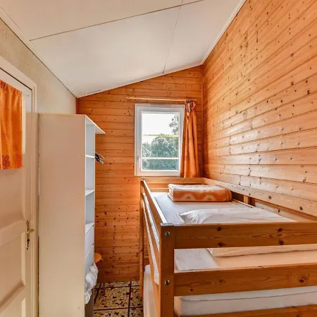 Gite Le Chene Vert In A Holiday Park With Pool Tatil Evi
