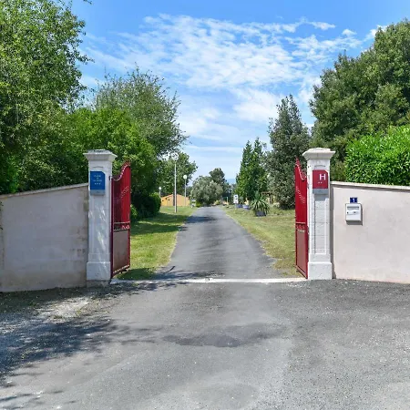 Gite Le Chene Vert In A Holiday Park With Pool