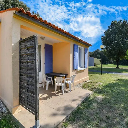 Gite Le Chene Vert In A Holiday Park With Pool * Saint-Savinien